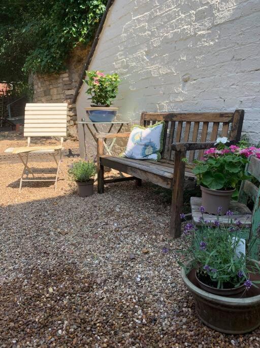 Beautiful Georgian Cottage Within A Private Walled Garden Oakham Exterior photo